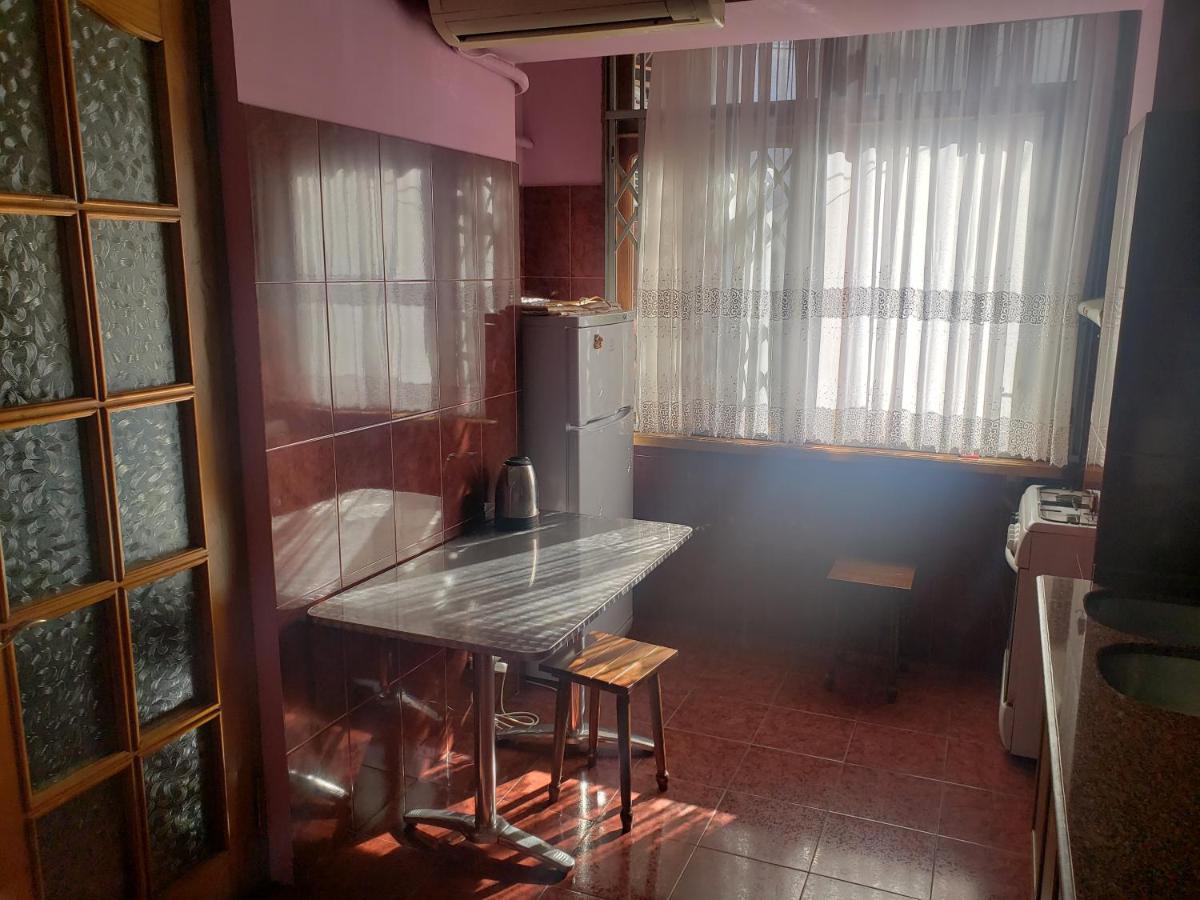 Intercity Hostel Батуми Экстерьер фото